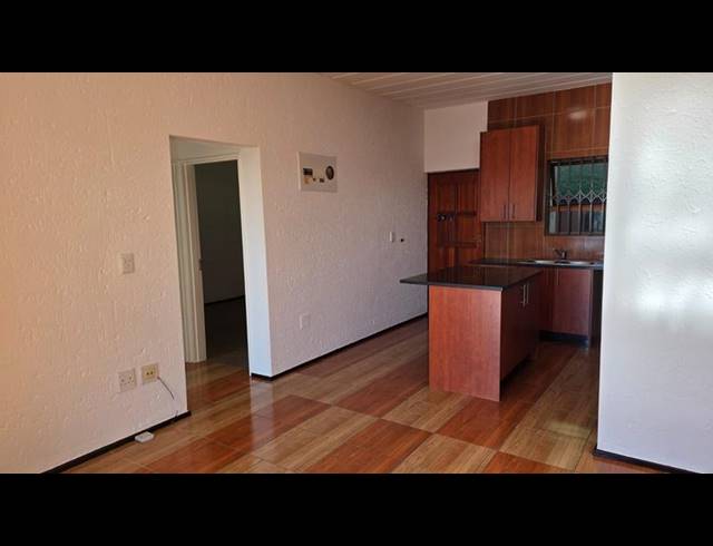 2 BEDROOM APARTMENT FOR SALE IN CONSTANTIA KLOOF